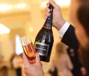 Коктейль Петра Аксенова по случаю передачи исторической копии тиары Юсуповой