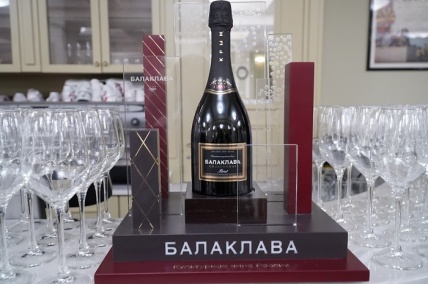 Новый театральный сезон с игристой Балаклавой