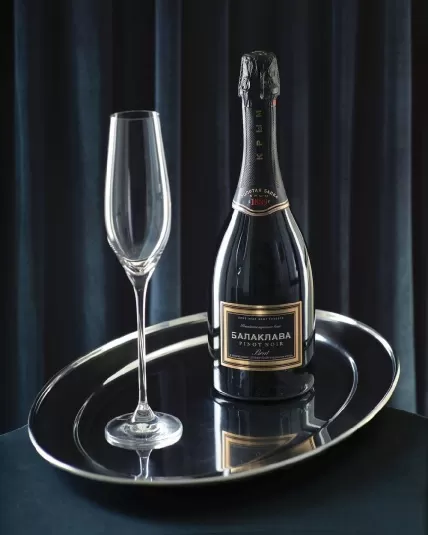 Брют «Балаклава Pinot Noir» — победитель сразу в нескольких винных конкурсах России.