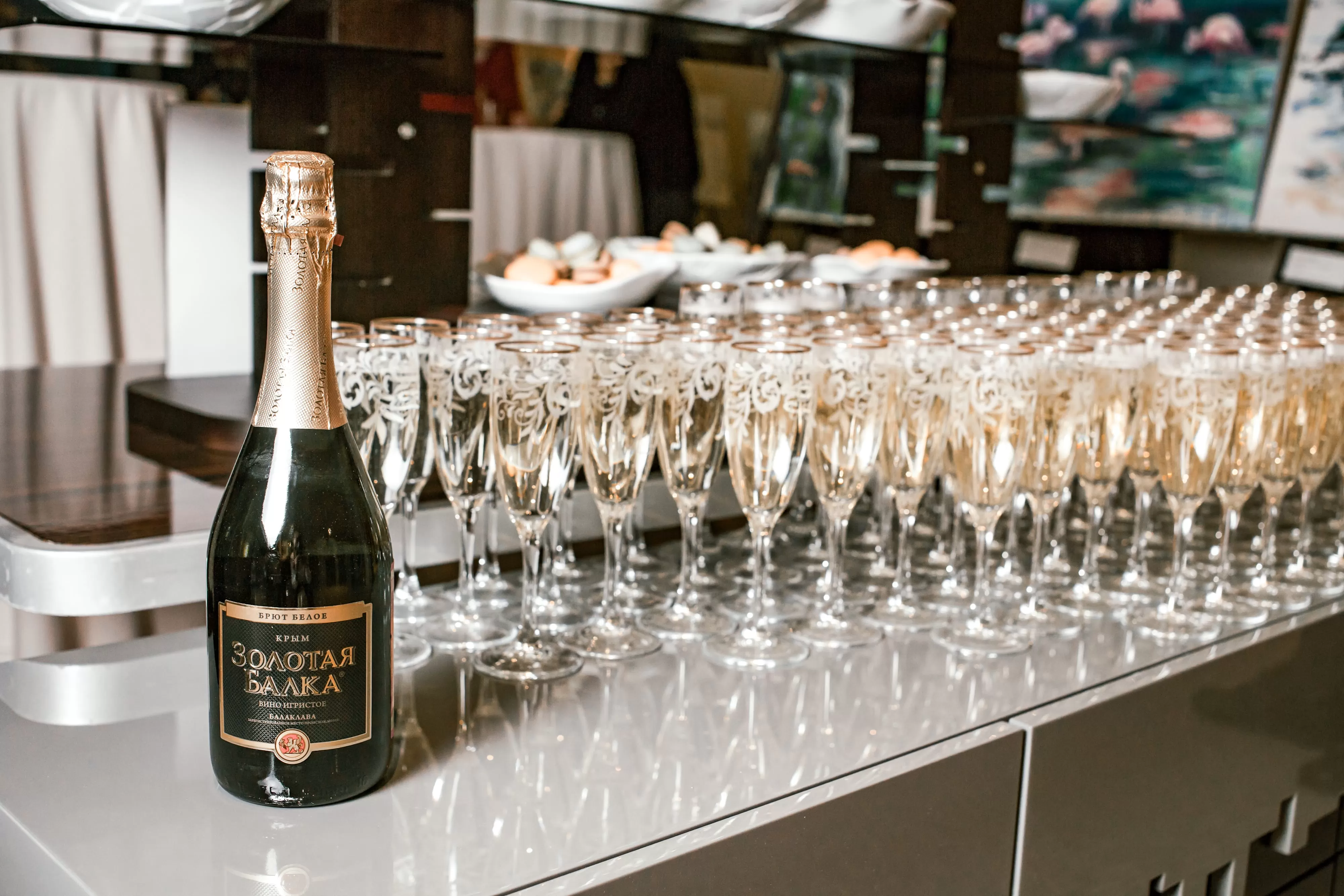 Pop-up перфоманс в галерее Оттепель